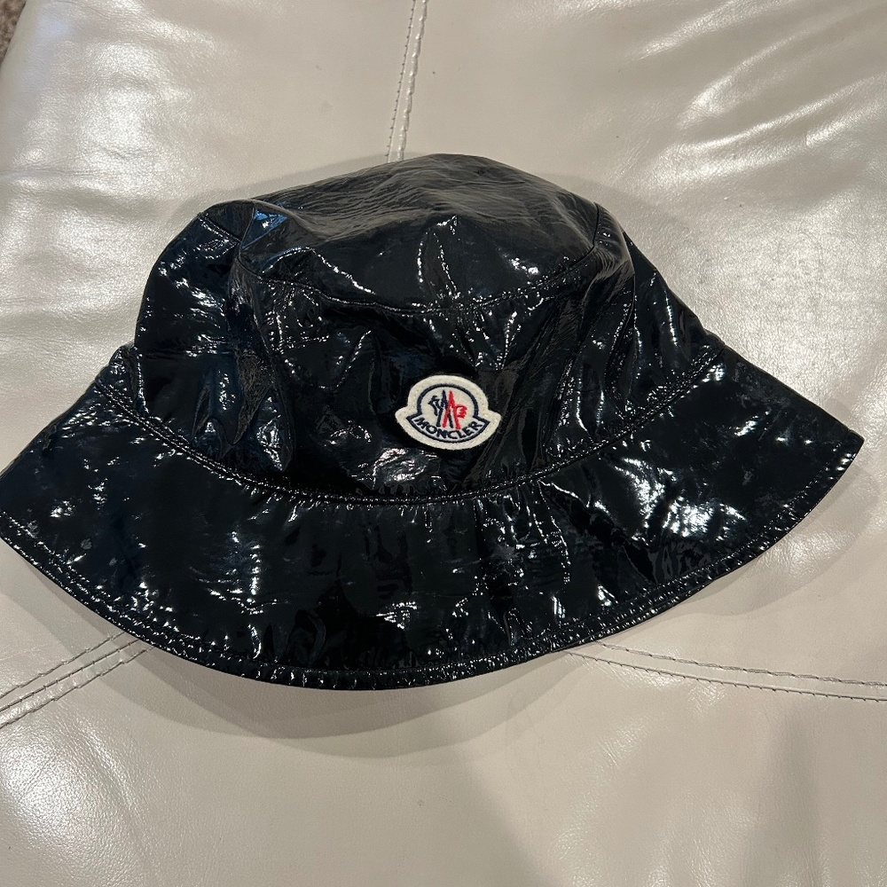 Moncler bucket hat